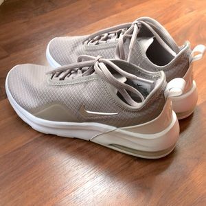 Nike Air Max Motion 2 Running Shoes